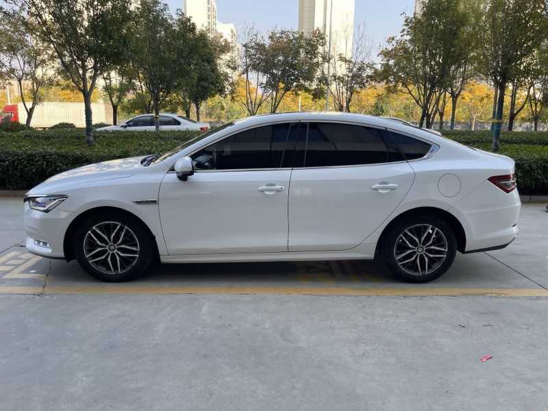 济宁19年比亚迪秦8