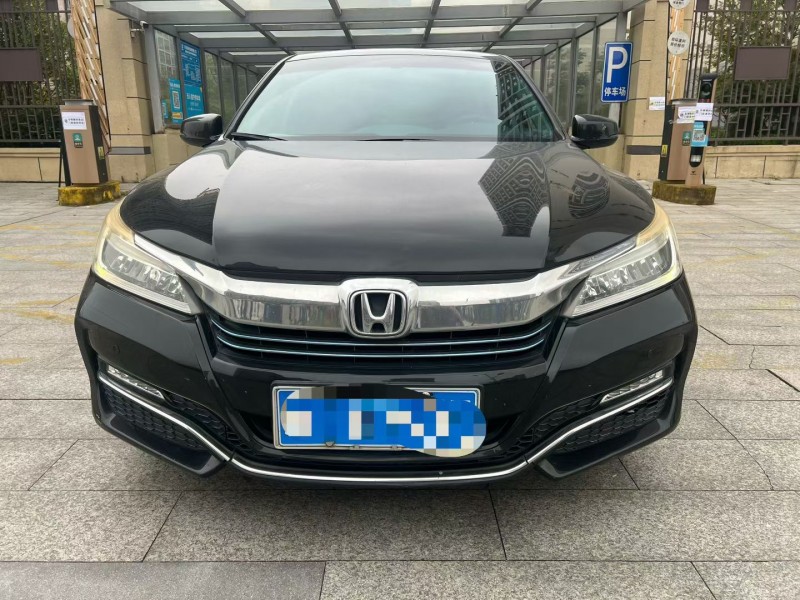 赣州17年本田雅阁1