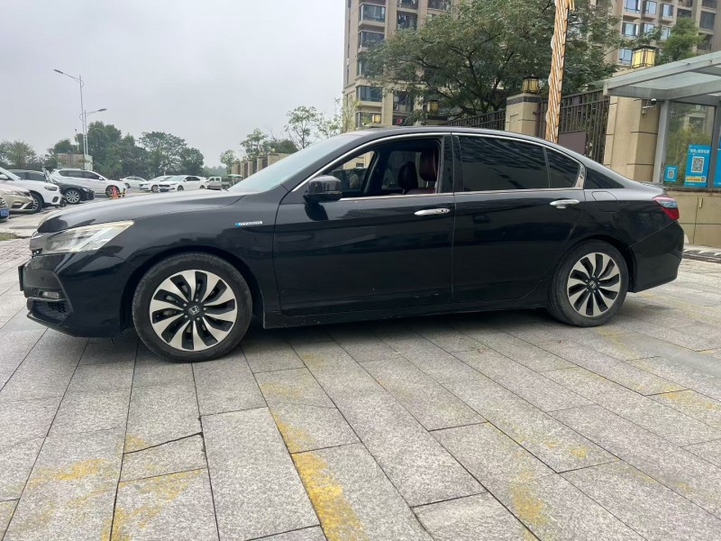 赣州17年本田雅阁3