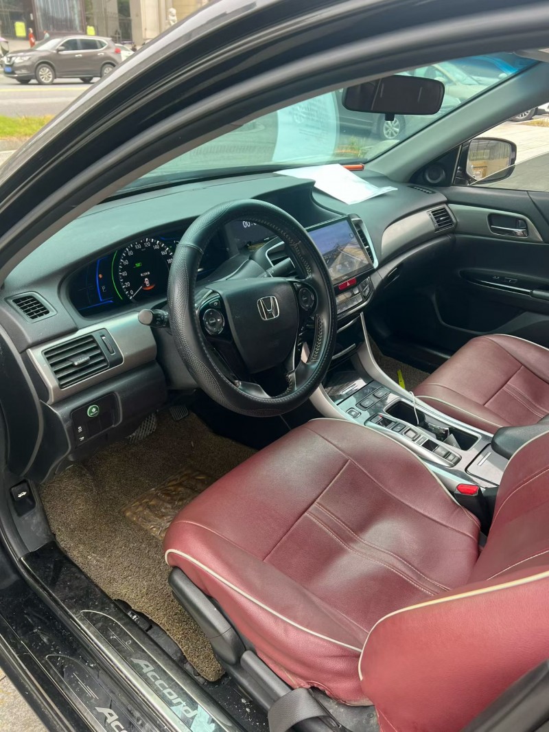 赣州17年本田雅阁9