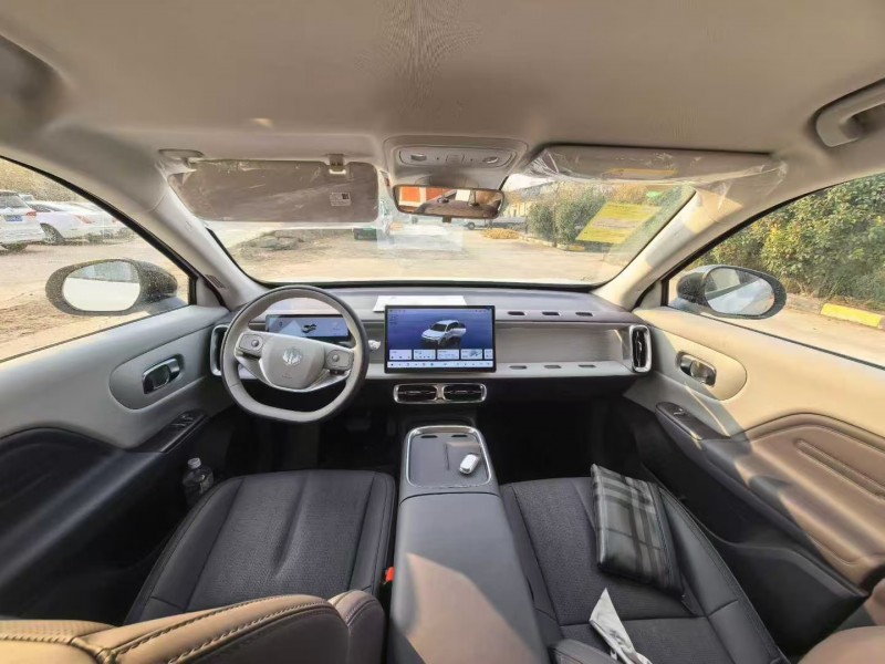 菏泽25年零跑汽车B106