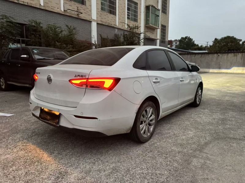 娄底21年别克英朗8