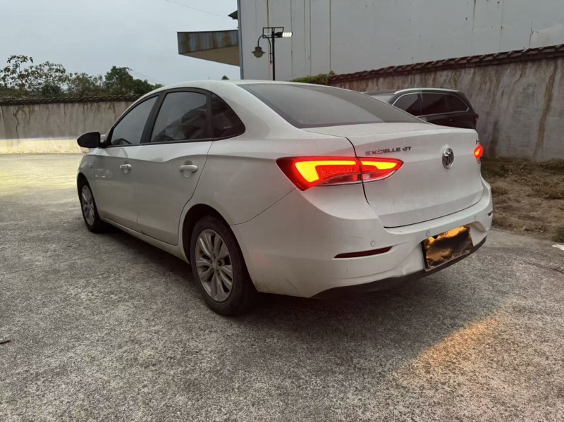 娄底21年别克英朗9