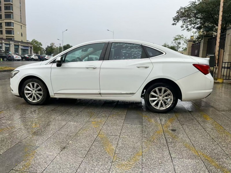 赣州17年别克威朗7