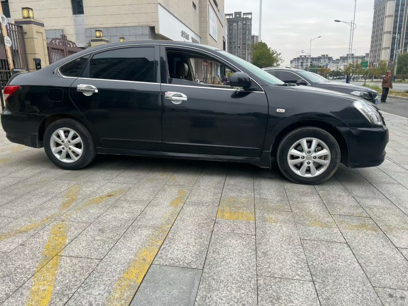 赣州17年日产轩逸5