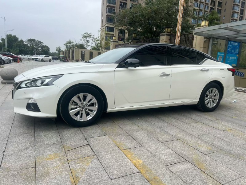 赣州19年日产天籁3