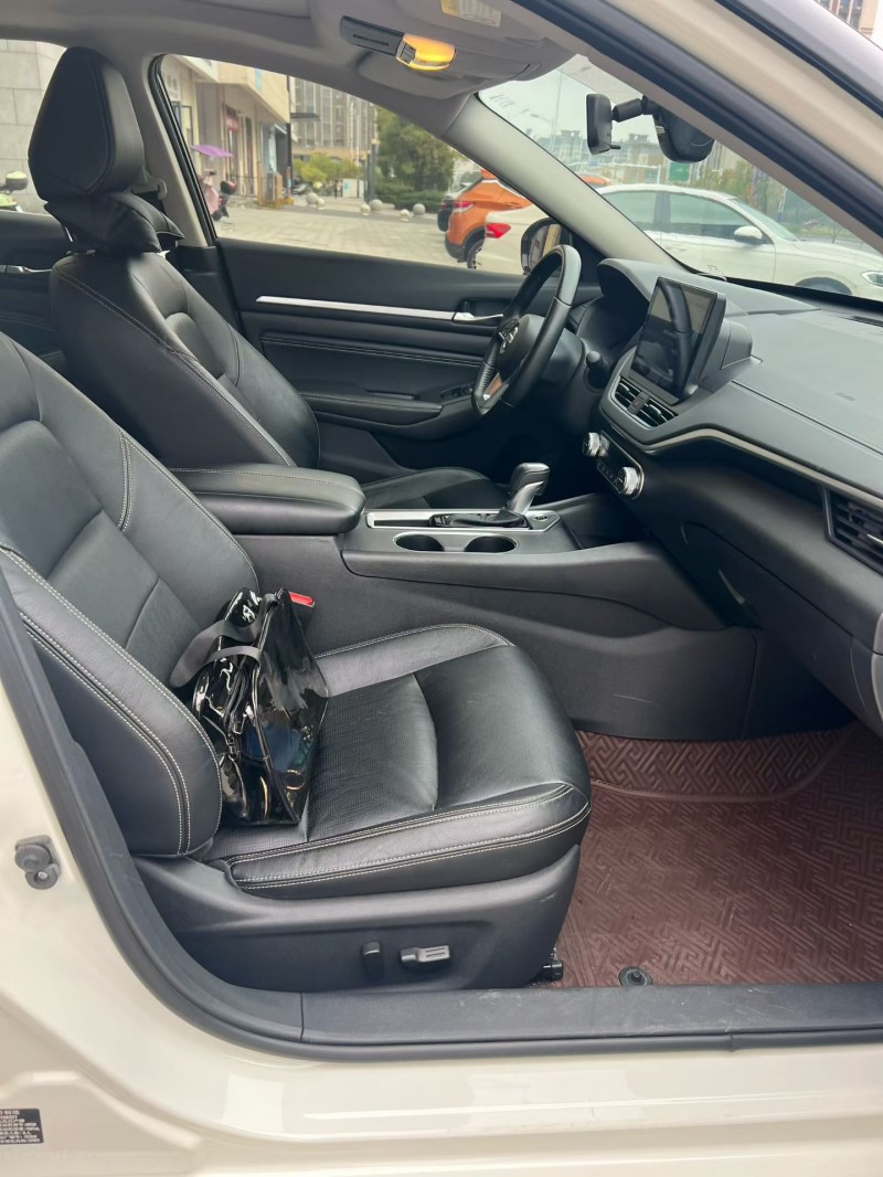 赣州19年日产天籁6