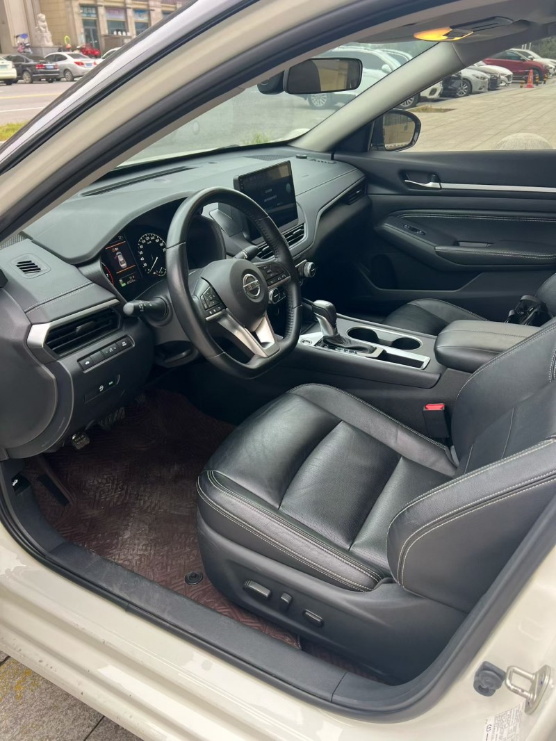 赣州19年日产天籁7