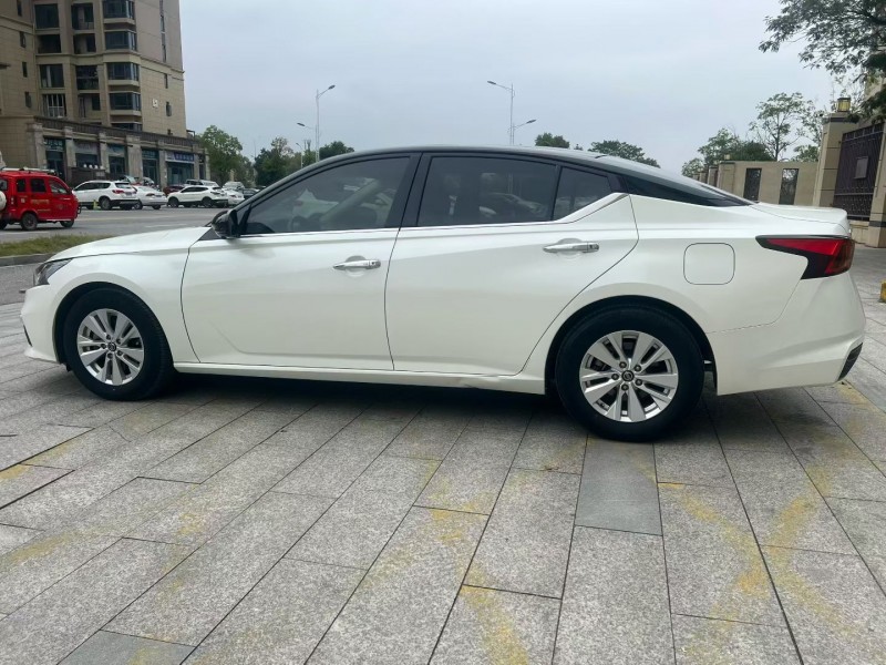 赣州19年日产天籁9