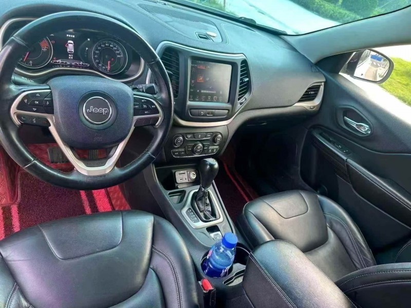 菏泽17年Jeep自由光4