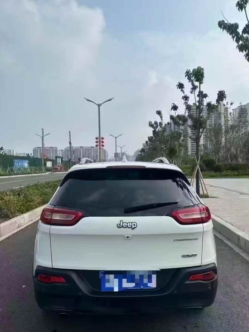 菏泽17年Jeep自由光6