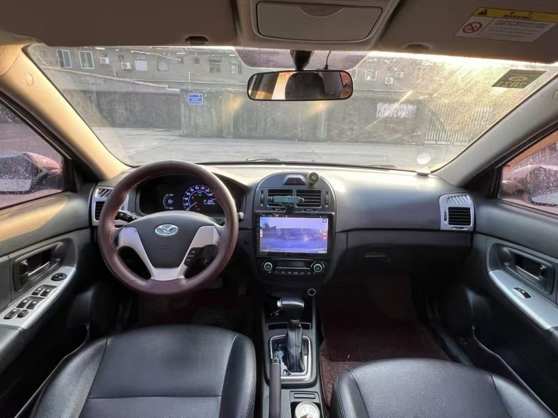 广州18年起亚华骐8