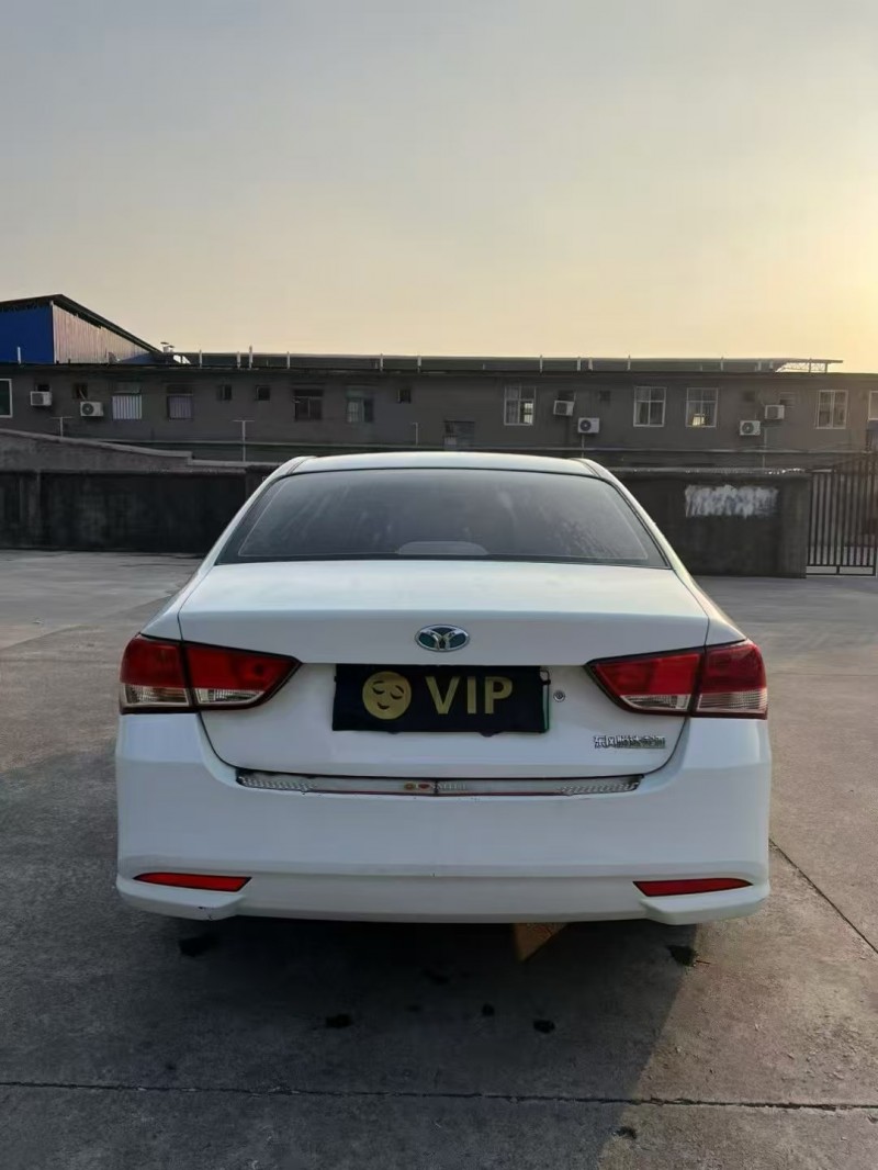 广州18年起亚华骐9