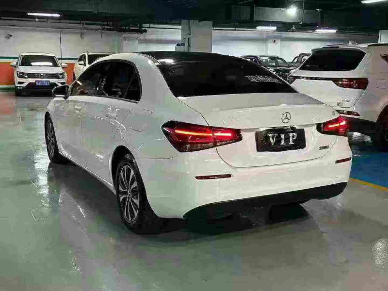 成都19年奔驰A8