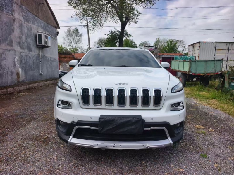 青岛16年Jeep自由光1