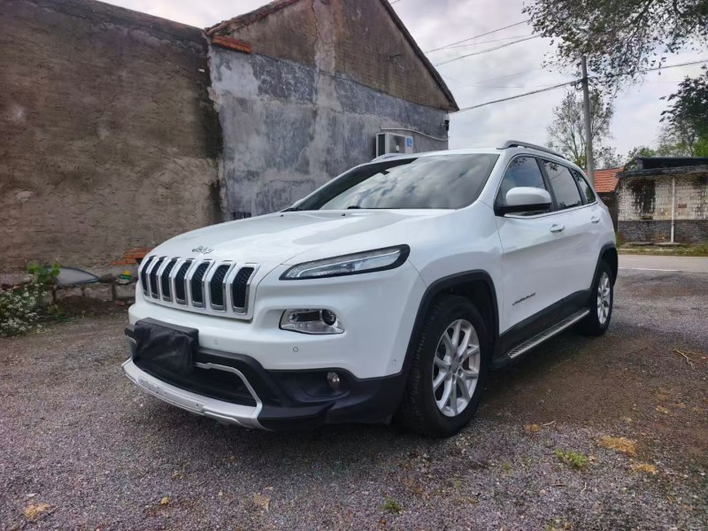 青岛16年Jeep自由光2