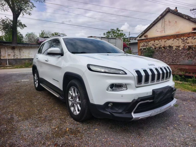 青岛16年Jeep自由光3