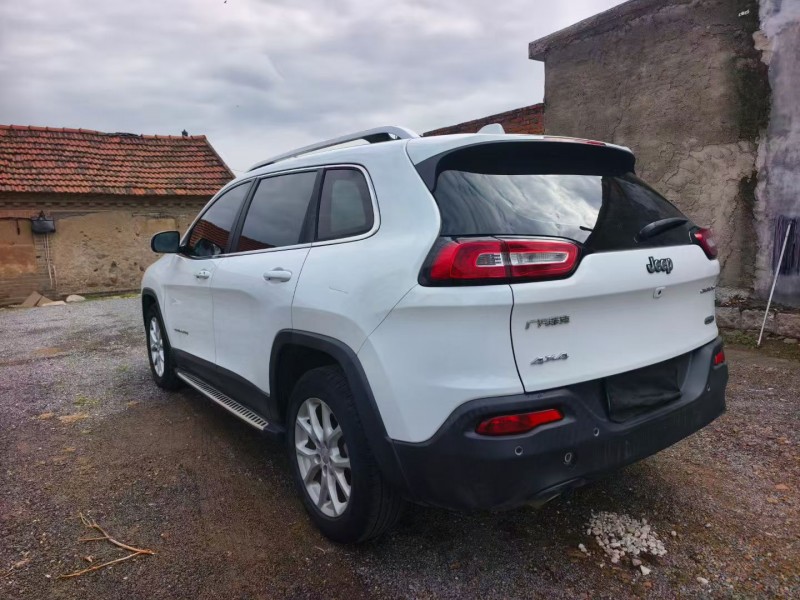 青岛16年Jeep自由光5