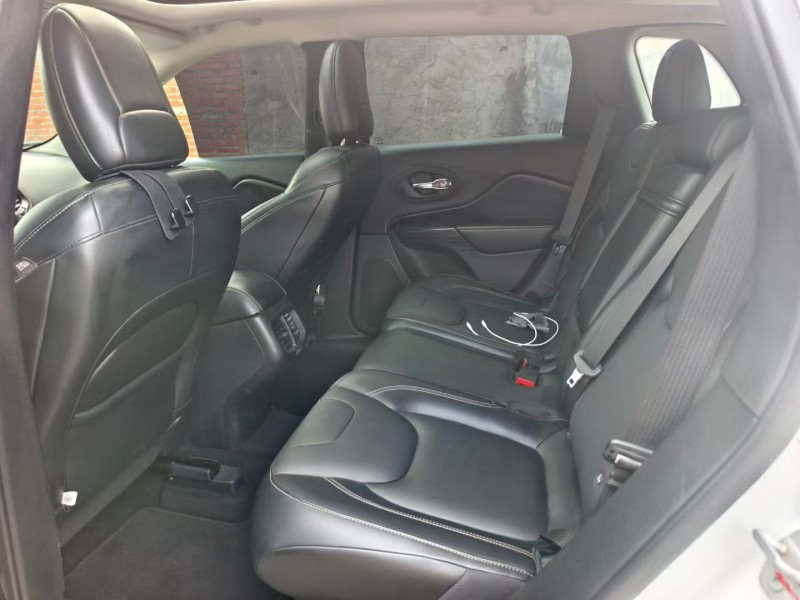 青岛16年Jeep自由光7