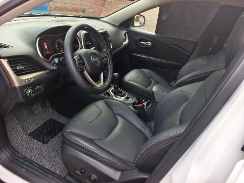 青岛16年Jeep自由光8