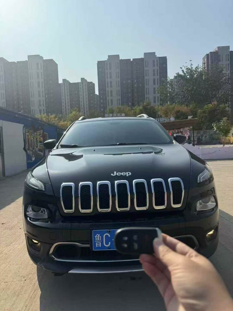 淄博17年Jeep自由光1