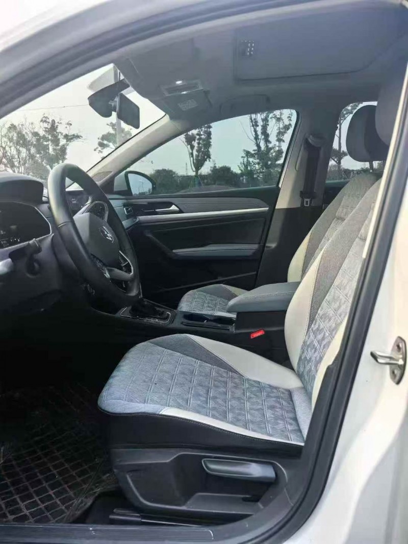 镇江23年大众朗逸6