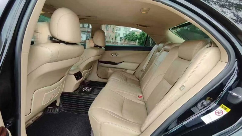 深圳12年丰田皇冠5