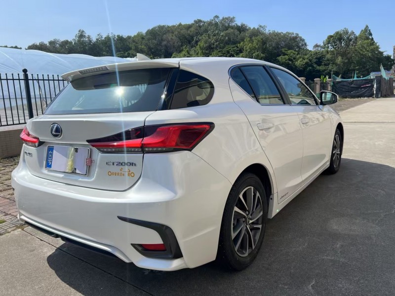 江门21年雷克萨斯CT8