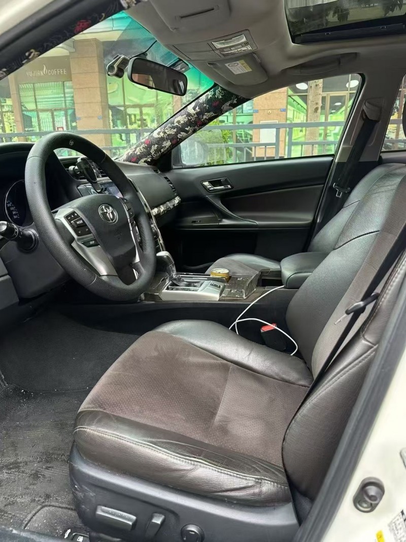 东莞16年丰田锐志4