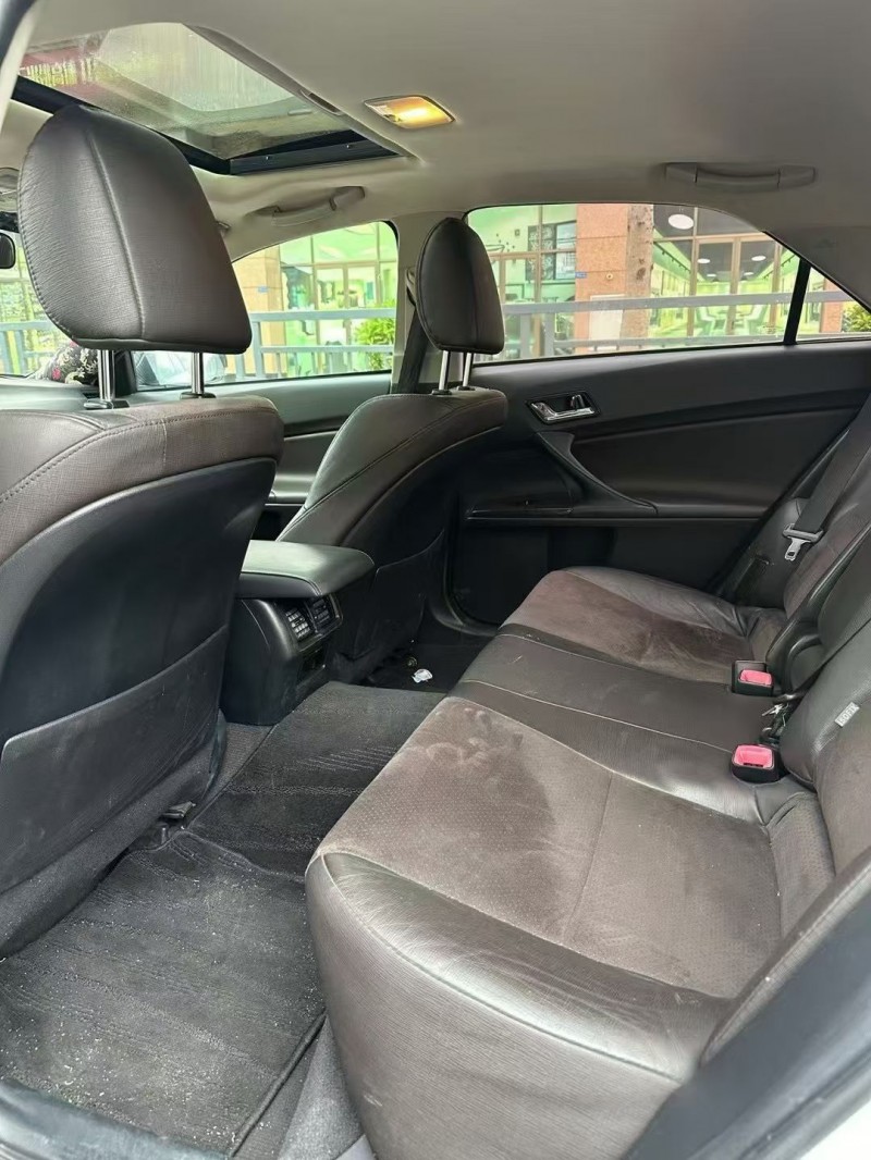 东莞16年丰田锐志6