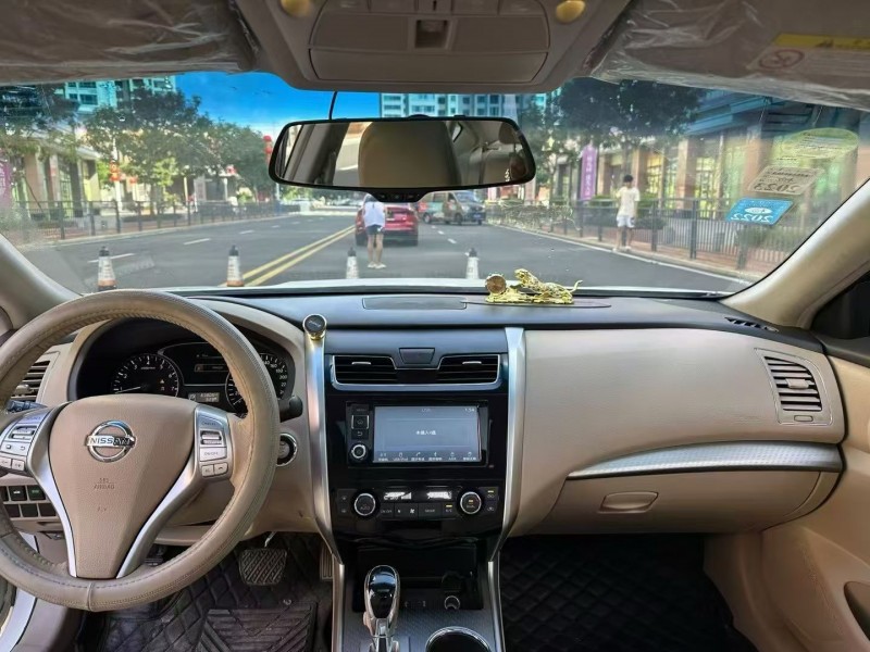 东莞18年日产天籁7