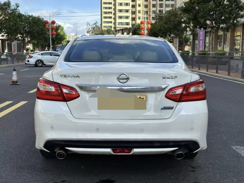 东莞18年日产天籁8