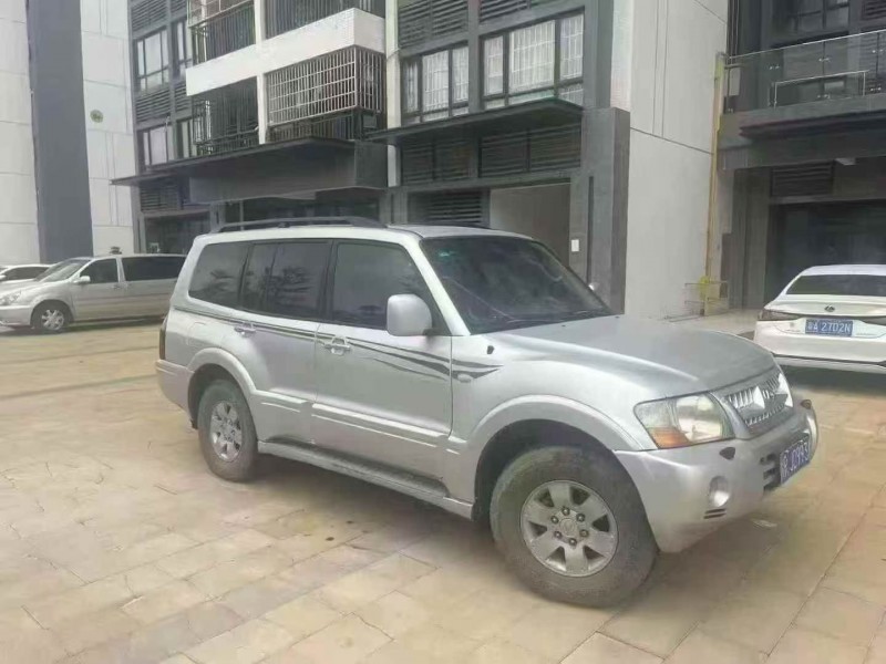 深圳12年三菱帕杰罗2