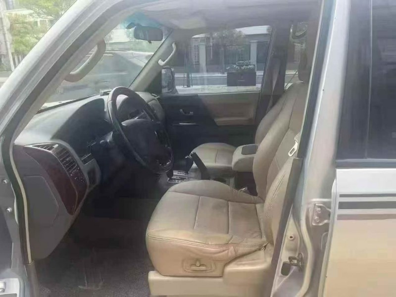 深圳12年三菱帕杰罗4