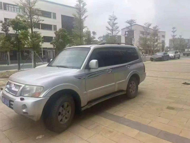 深圳12年三菱帕杰罗7