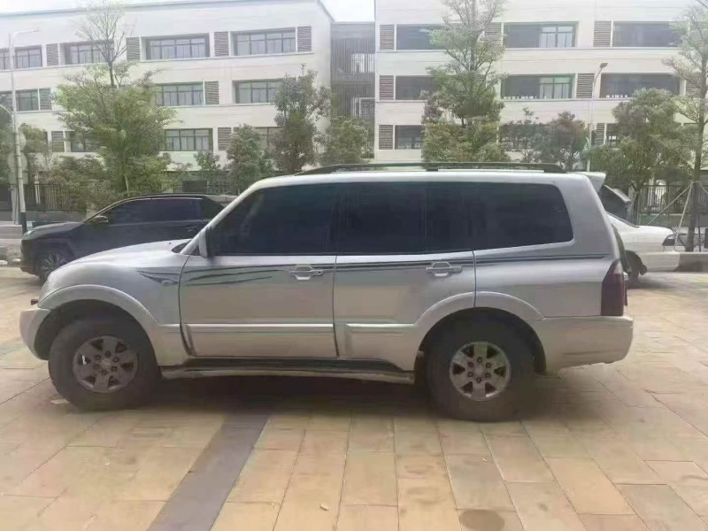 深圳12年三菱帕杰罗8