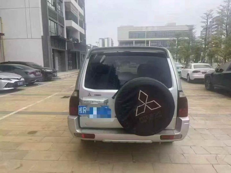 深圳12年三菱帕杰罗9