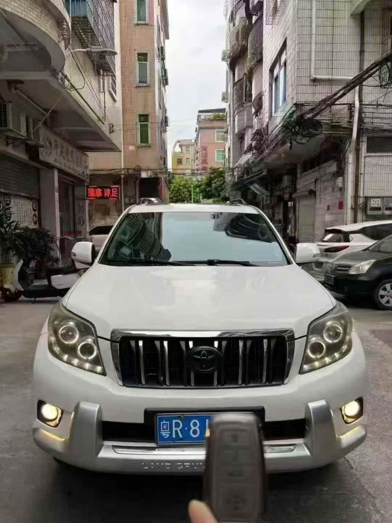 珠海13年丰田普锐斯1