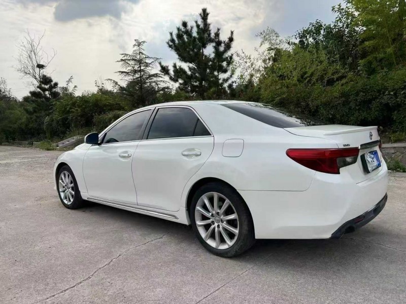 青岛15年丰田锐志7