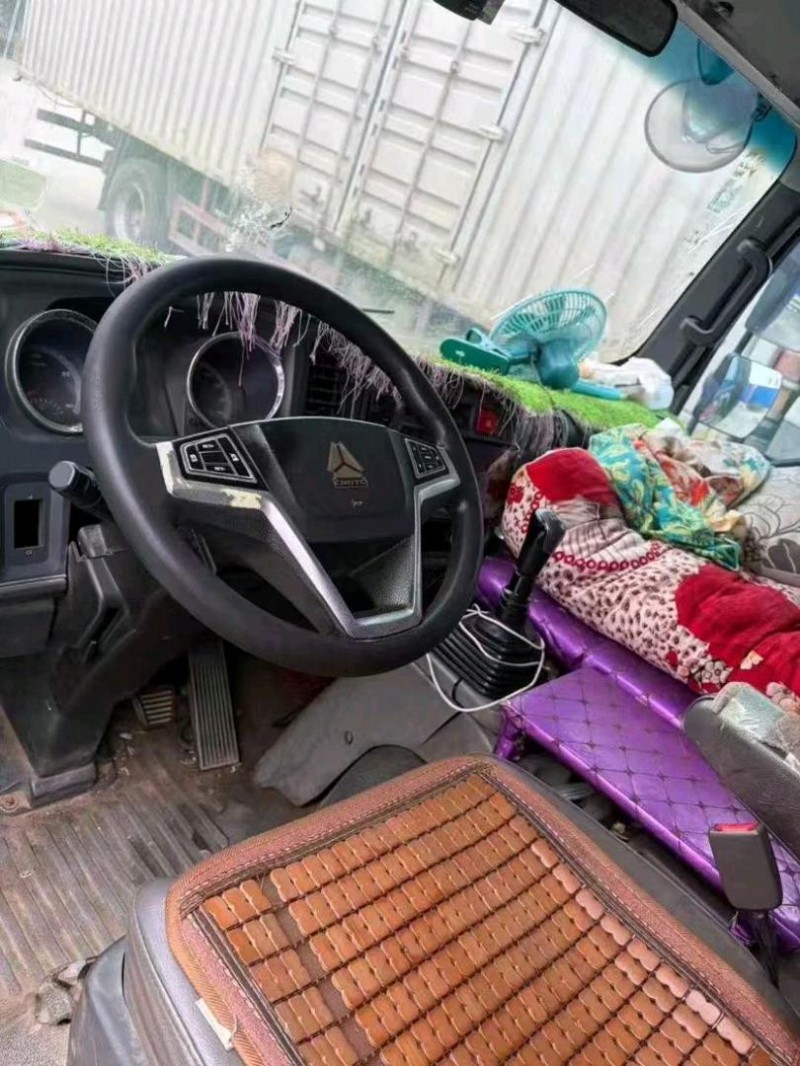 唐山20年卡车系列重汽豪沃4