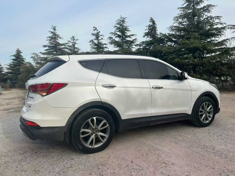 青岛13年现代全新胜达2