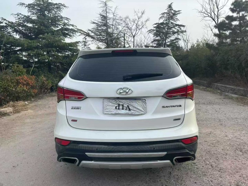 青岛13年现代全新胜达5