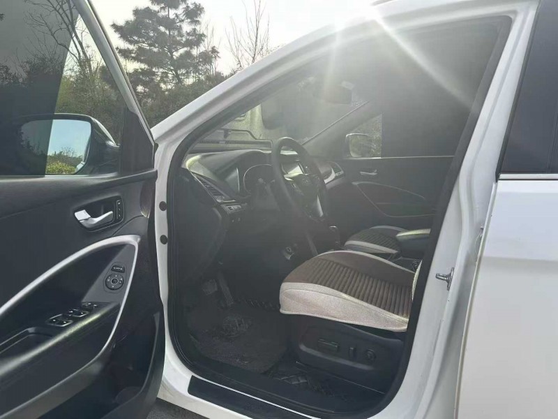 青岛13年现代全新胜达6