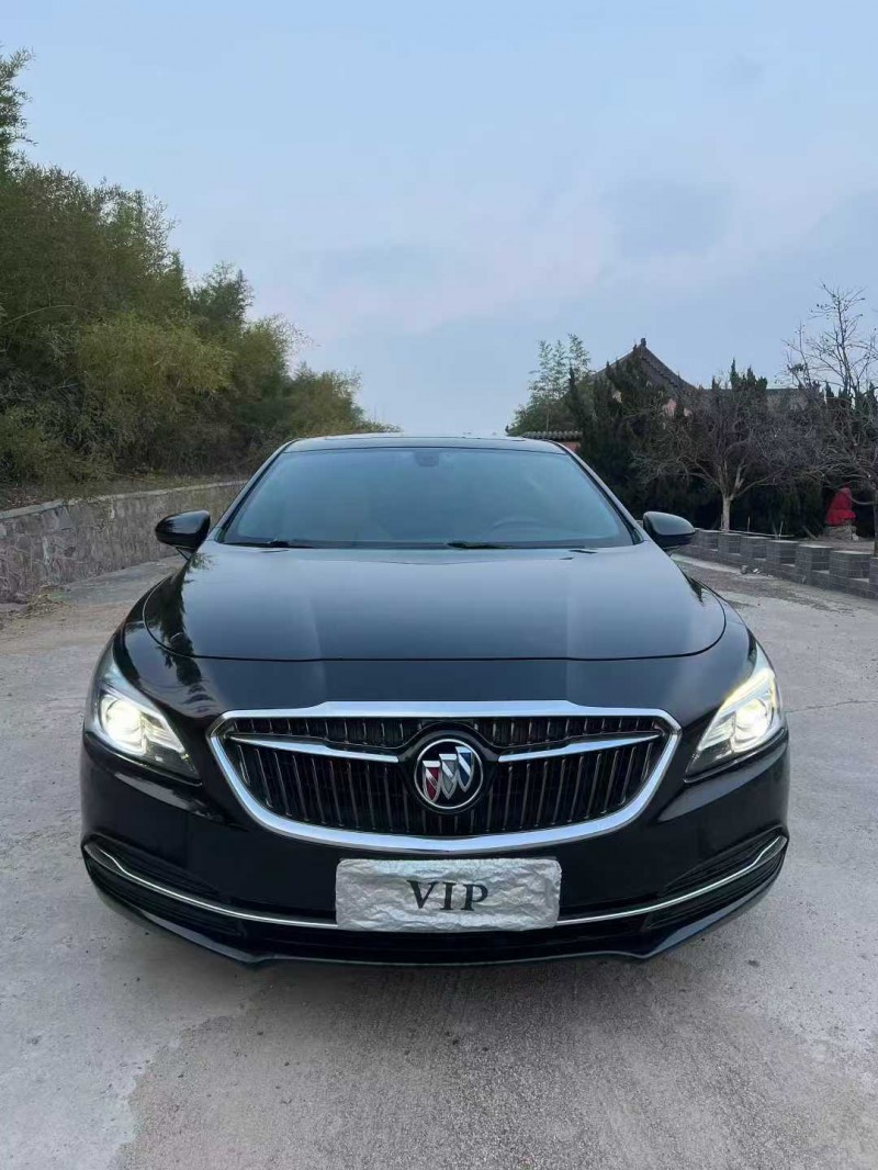 青岛17年别克君越1