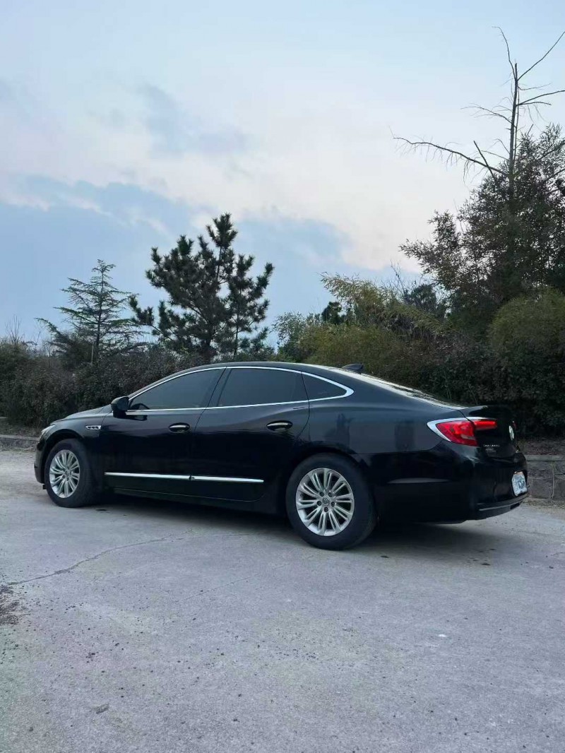 青岛17年别克君越7