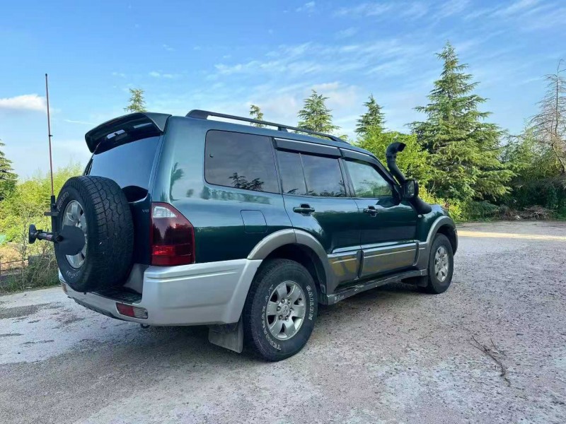 青岛07年三菱帕杰罗5