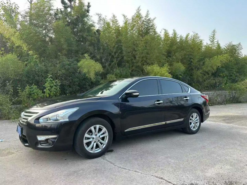 青岛14年日产天籁3