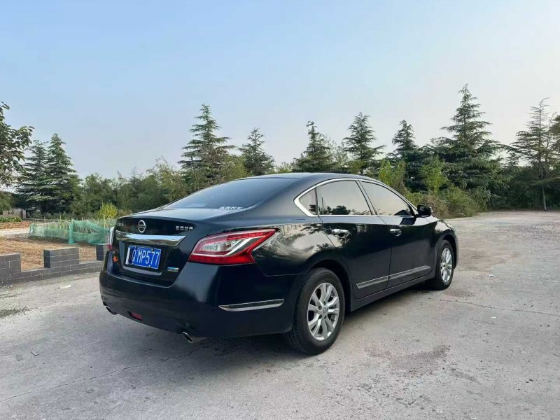 青岛14年日产天籁5