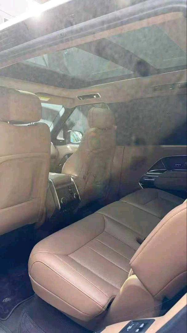 重庆25年路虎揽胜行政3