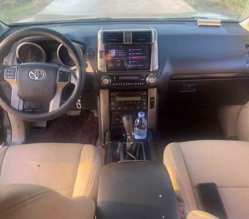 南通12年丰田普拉多6